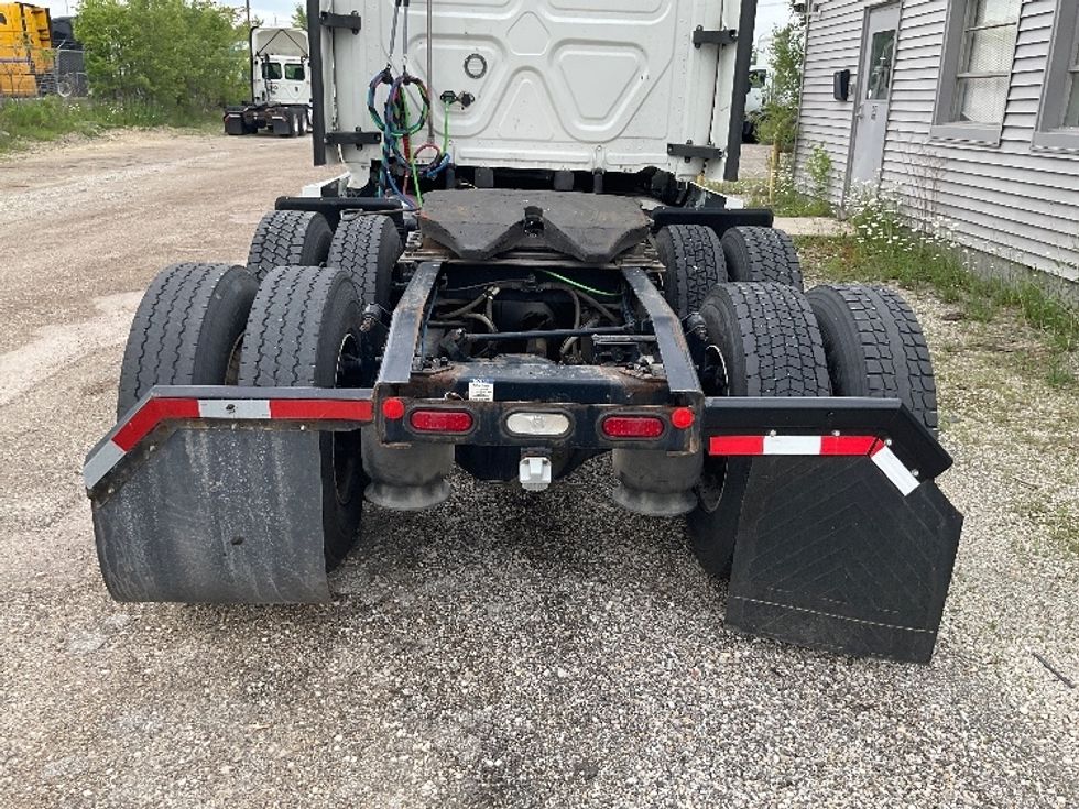 Sleeper Tractor-Heavy Duty Tractors-Freightliner-2020-T12664ST-East Chicago-IN-557,353\n\t\tmiles-$ 56,250 - Image 6