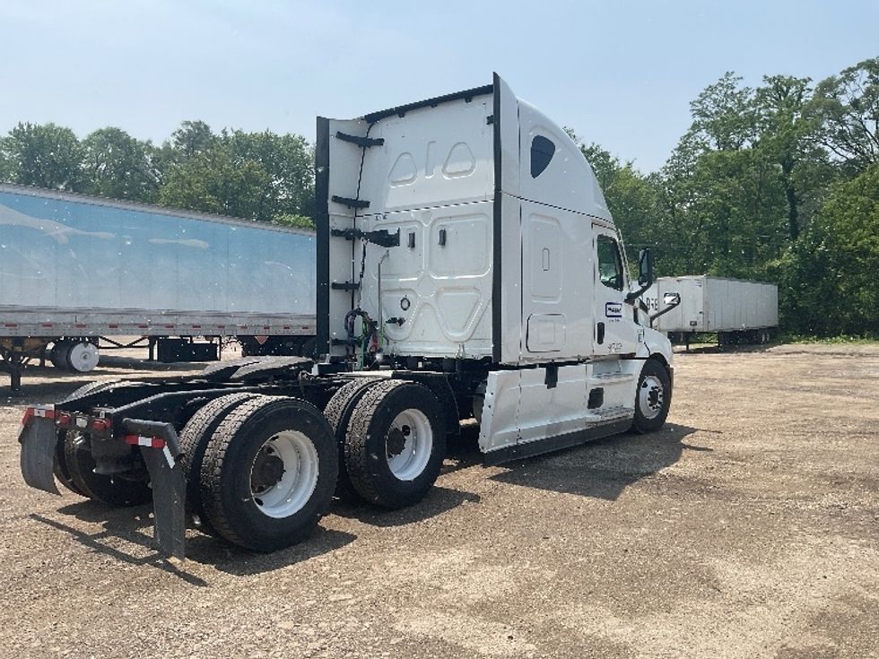 Sleeper Tractor-Heavy Duty Tractors-Freightliner-2020-T12664ST-East Chicago-IN-557,353\n\t\tmiles-$ 56,250 - Image 7