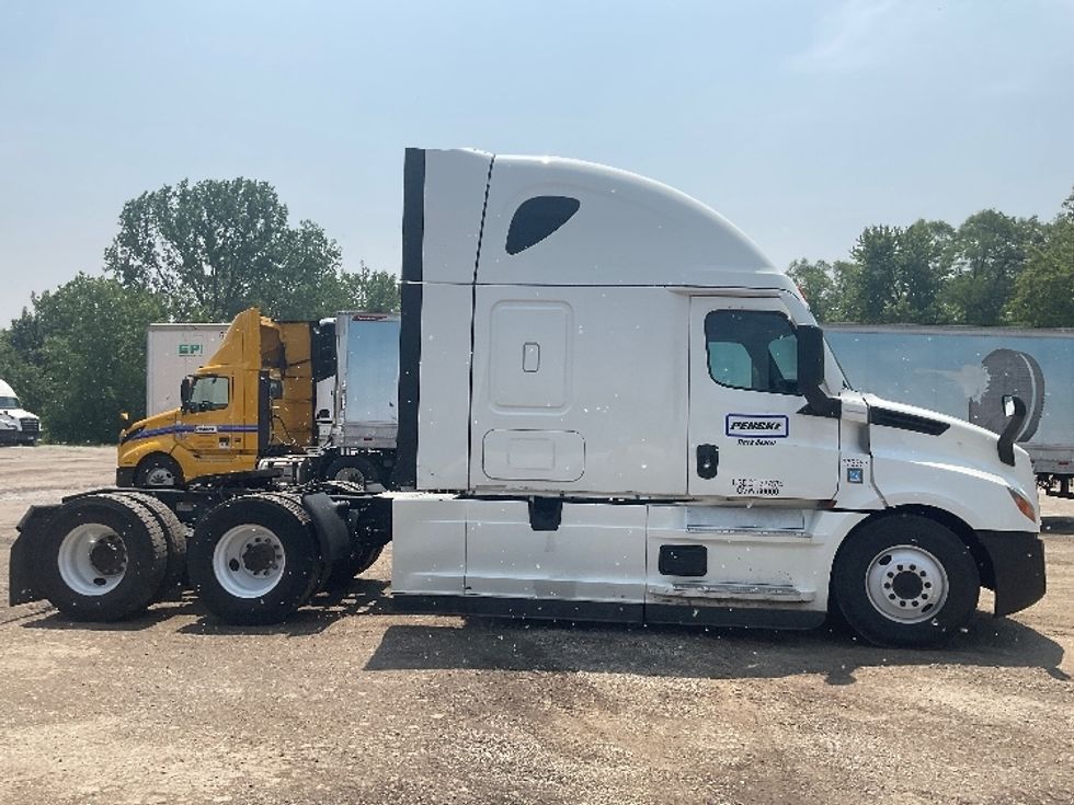 Sleeper Tractor-Heavy Duty Tractors-Freightliner-2020-T12664ST-East Chicago-IN-557,353\n\t\tmiles-$ 56,250 - Image 8
