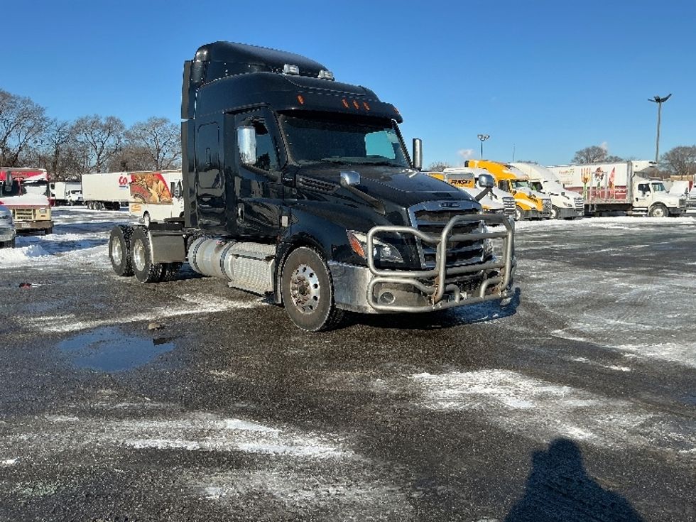 Sleeper Tractor-Heavy Duty Tractors-Freightliner-2020-T12664ST-East Chicago-IN-562,569\n\t\tmiles-$ 50,250 - Image 1