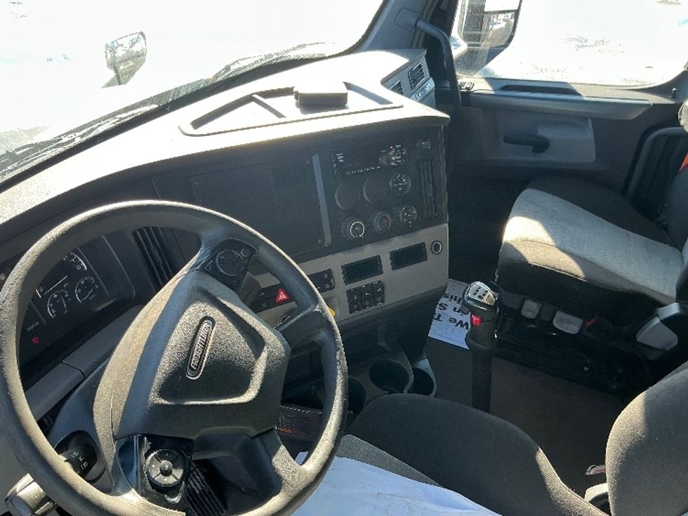 Sleeper Tractor-Heavy Duty Tractors-Freightliner-2020-T12664ST-East Chicago-IN-562,569\n\t\tmiles-$ 50,250 - Image 10