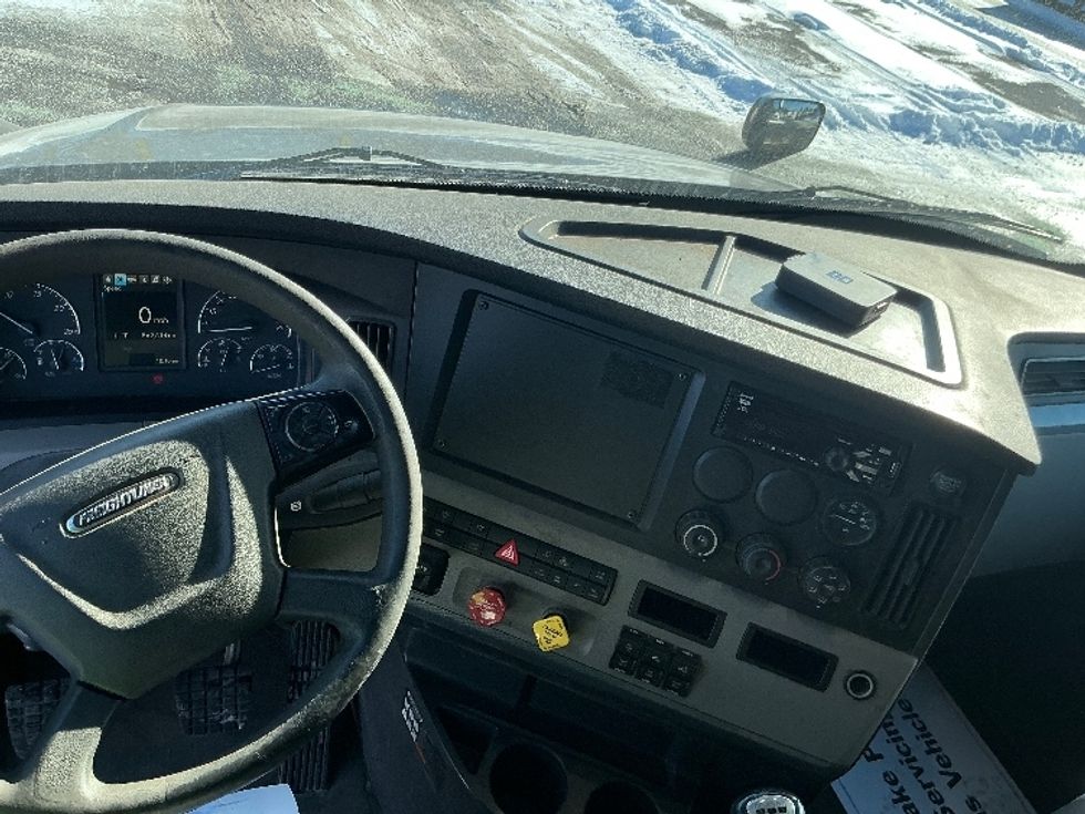 Sleeper Tractor-Heavy Duty Tractors-Freightliner-2020-T12664ST-East Chicago-IN-562,569\n\t\tmiles-$ 50,250 - Image 11