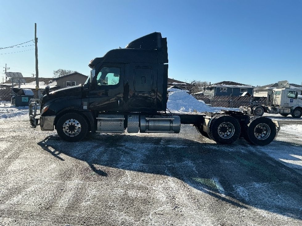 Sleeper Tractor-Heavy Duty Tractors-Freightliner-2020-T12664ST-East Chicago-IN-562,569\n\t\tmiles-$ 50,250 - Image 4