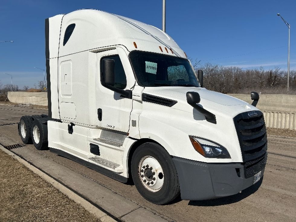 Sleeper Tractor-Heavy Duty Tractors-Freightliner-2020-T12664ST-East Chicago-IN-592,792\n\t\tmiles-$ 49,500 - Image 1