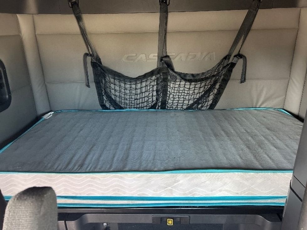 Sleeper Tractor-Heavy Duty Tractors-Freightliner-2020-T12664ST-East Chicago-IN-592,792\n\t\tmiles-$ 49,500 - Image 16