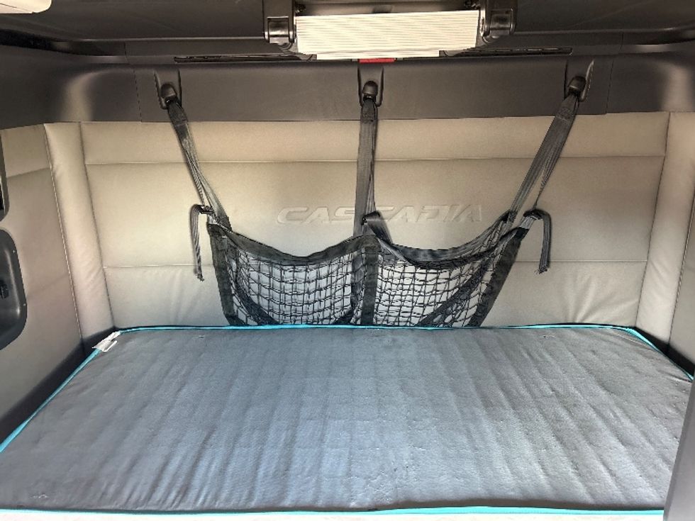 Sleeper Tractor-Heavy Duty Tractors-Freightliner-2020-T12664ST-East Chicago-IN-592,792\n\t\tmiles-$ 49,500 - Image 17