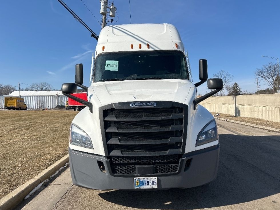 Sleeper Tractor-Heavy Duty Tractors-Freightliner-2020-T12664ST-East Chicago-IN-592,792\n\t\tmiles-$ 49,500 - Image 2