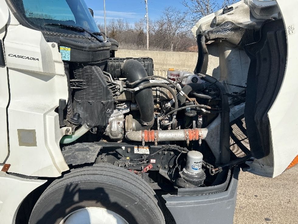 Sleeper Tractor-Heavy Duty Tractors-Freightliner-2020-T12664ST-East Chicago-IN-592,792\n\t\tmiles-$ 49,500 - Image 20
