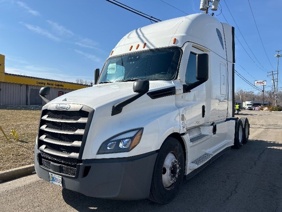 Sleeper Tractor-Heavy Duty Tractors-Freightliner-2020-T12664ST-East Chicago-IN-592,792\n\t\tmiles-$ 49,500 - Image 3