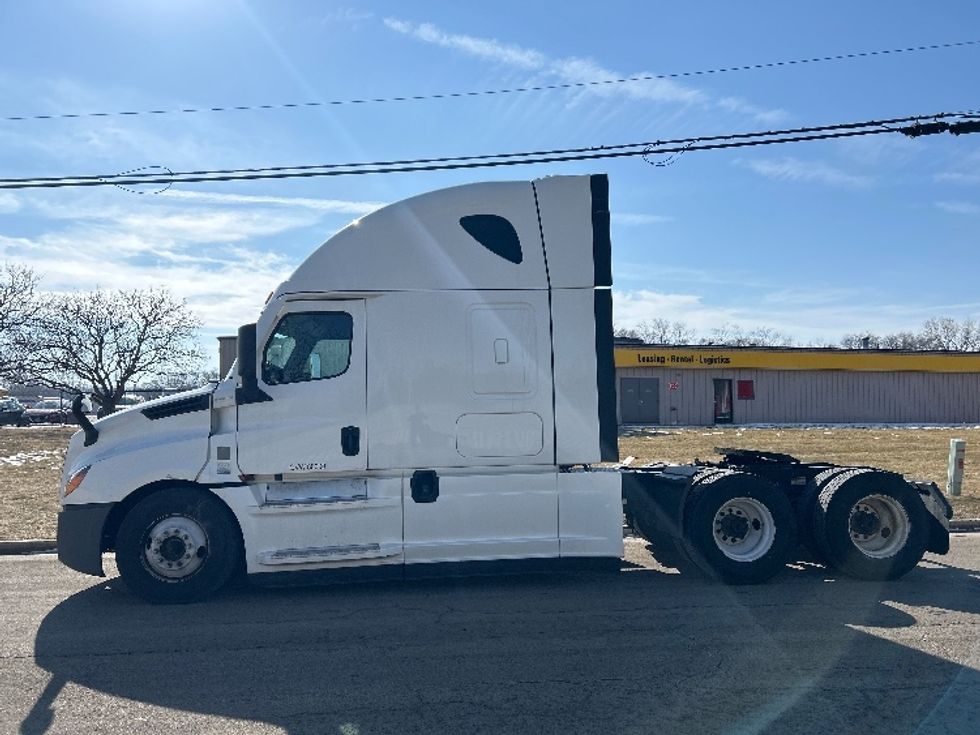 Sleeper Tractor-Heavy Duty Tractors-Freightliner-2020-T12664ST-East Chicago-IN-592,792\n\t\tmiles-$ 49,500 - Image 4