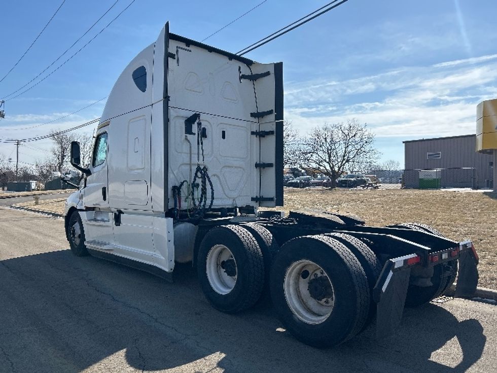 Sleeper Tractor-Heavy Duty Tractors-Freightliner-2020-T12664ST-East Chicago-IN-592,792\n\t\tmiles-$ 49,500 - Image 5