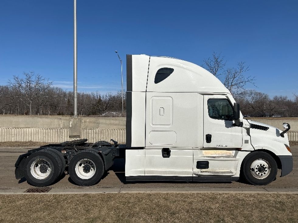 Sleeper Tractor-Heavy Duty Tractors-Freightliner-2020-T12664ST-East Chicago-IN-592,792\n\t\tmiles-$ 49,500 - Image 8