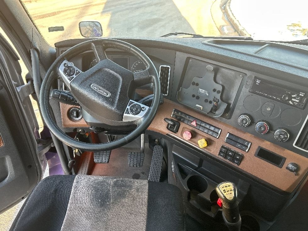 Sleeper Tractor-Heavy Duty Tractors-Freightliner-2020-T12664ST-East Chicago-IN-597,274\n\t\tmiles-$ 54,500 - Image 11