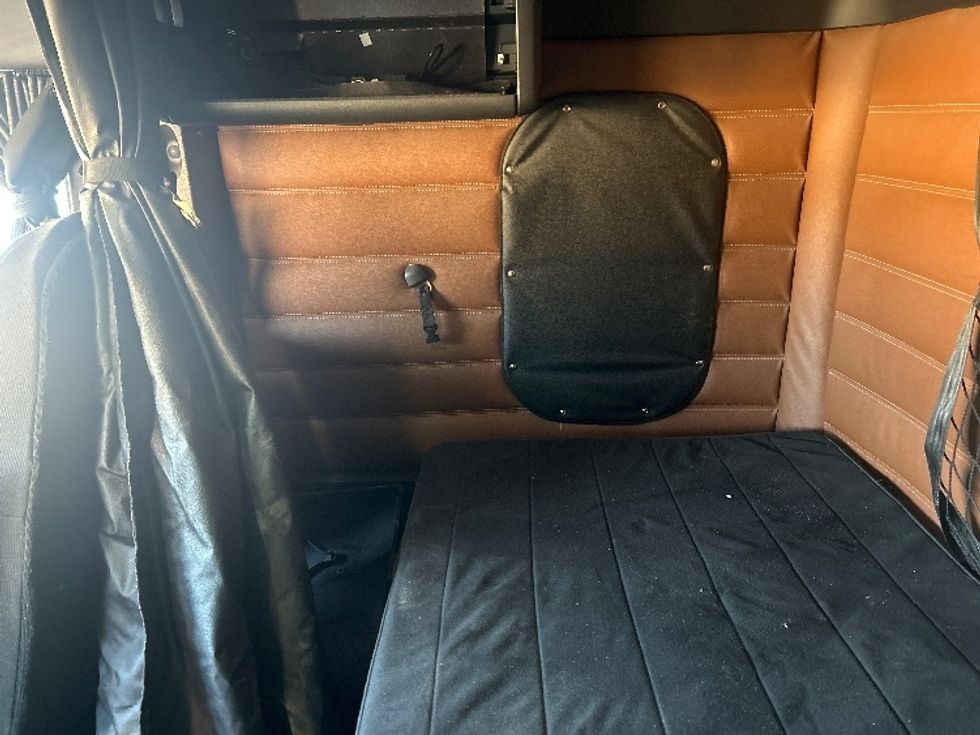 Sleeper Tractor-Heavy Duty Tractors-Freightliner-2020-T12664ST-East Chicago-IN-597,274\n\t\tmiles-$ 54,500 - Image 19