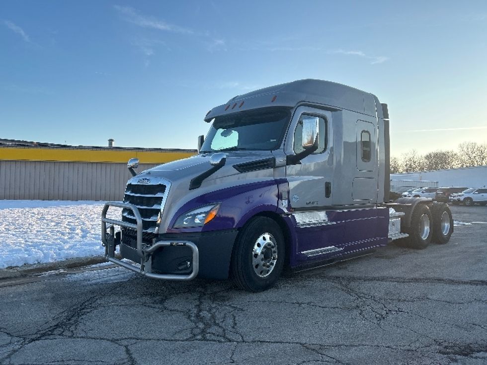 Sleeper Tractor-Heavy Duty Tractors-Freightliner-2020-T12664ST-East Chicago-IN-597,274\n\t\tmiles-$ 54,500 - Image 3