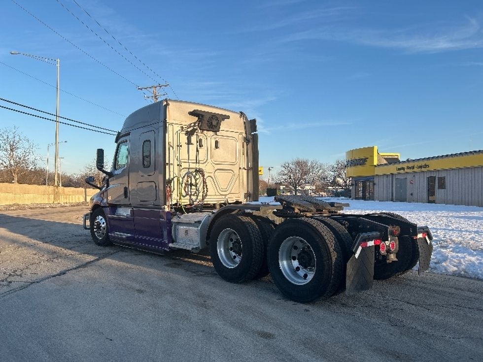 Sleeper Tractor-Heavy Duty Tractors-Freightliner-2020-T12664ST-East Chicago-IN-597,274\n\t\tmiles-$ 54,500 - Image 5
