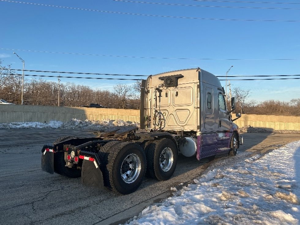 Sleeper Tractor-Heavy Duty Tractors-Freightliner-2020-T12664ST-East Chicago-IN-597,274\n\t\tmiles-$ 54,500 - Image 7