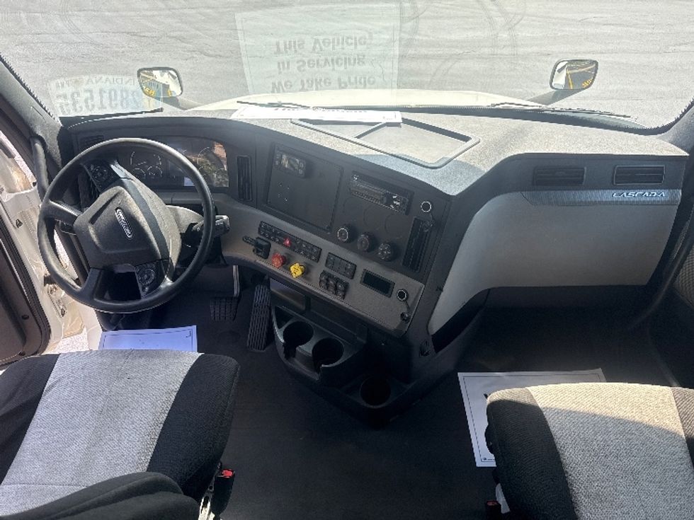 Sleeper Tractor-Heavy Duty Tractors-Freightliner-2020-T12664ST-East Chicago-IN-621,022\n\t\tmiles-$ 53,250 - Image 12