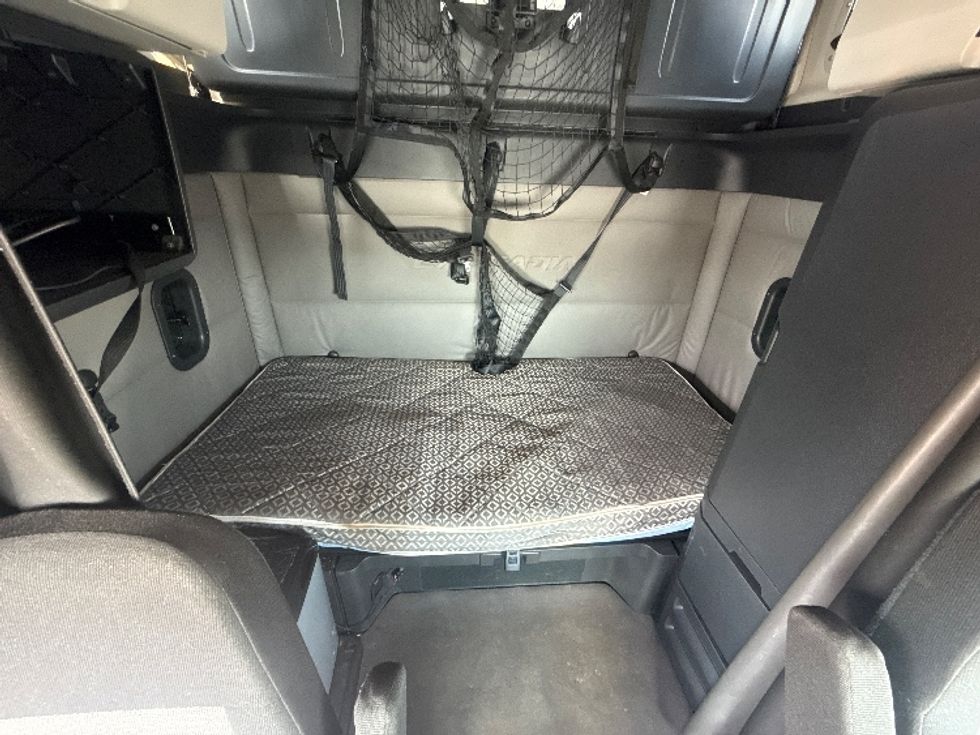 Sleeper Tractor-Heavy Duty Tractors-Freightliner-2020-T12664ST-East Chicago-IN-621,022\n\t\tmiles-$ 53,250 - Image 16