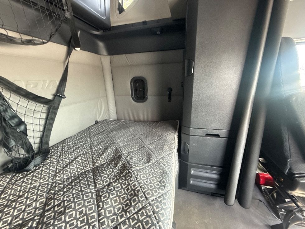 Sleeper Tractor-Heavy Duty Tractors-Freightliner-2020-T12664ST-East Chicago-IN-621,022\n\t\tmiles-$ 53,250 - Image 18