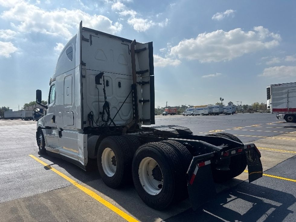 Sleeper Tractor-Heavy Duty Tractors-Freightliner-2020-T12664ST-East Chicago-IN-621,022\n\t\tmiles-$ 53,250 - Image 5
