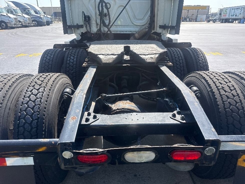 Sleeper Tractor-Heavy Duty Tractors-Freightliner-2020-T12664ST-East Chicago-IN-621,022\n\t\tmiles-$ 53,250 - Image 6