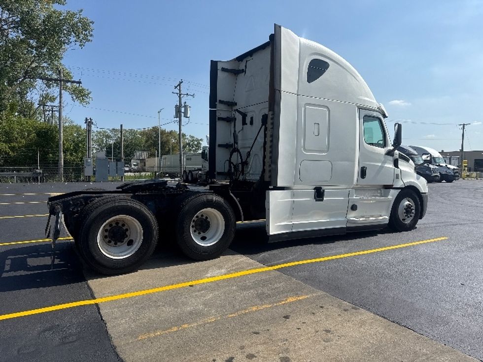 Sleeper Tractor-Heavy Duty Tractors-Freightliner-2020-T12664ST-East Chicago-IN-621,022\n\t\tmiles-$ 53,250 - Image 7