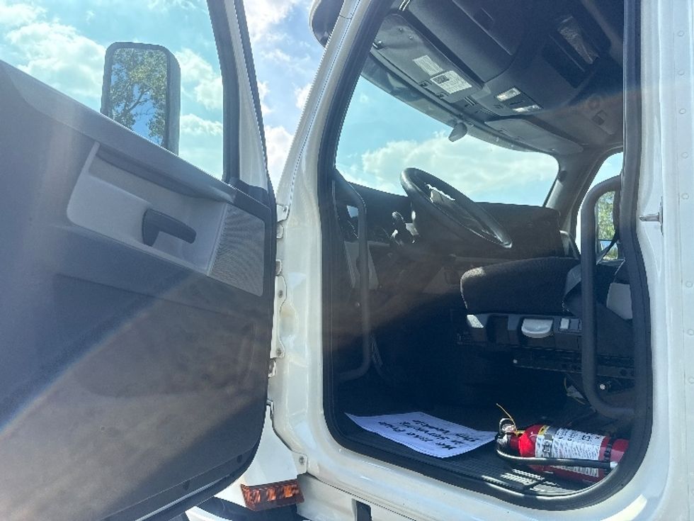 Sleeper Tractor-Heavy Duty Tractors-Freightliner-2020-T12664ST-East Chicago-IN-621,022\n\t\tmiles-$ 53,250 - Image 9