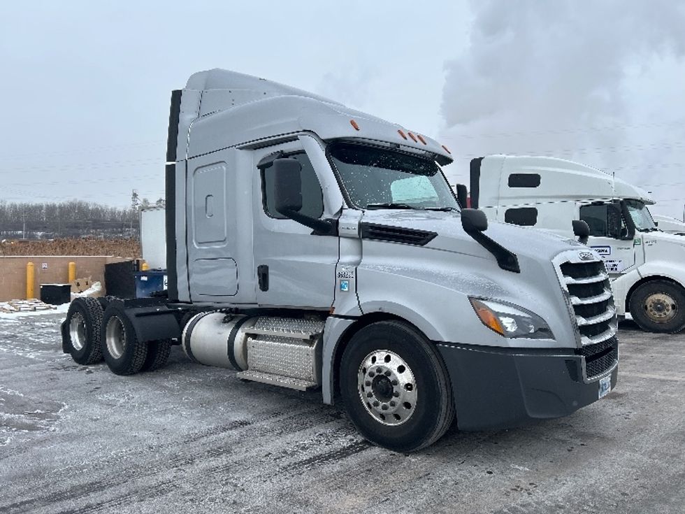 Sleeper Tractor-Heavy Duty Tractors-Freightliner-2020-T12664ST-East Chicago-IN-623,608\n\t\tmiles-$ 41,250 - Image 1
