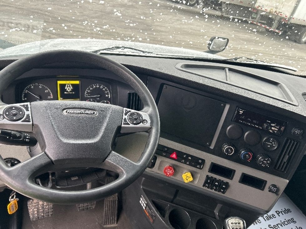 Sleeper Tractor-Heavy Duty Tractors-Freightliner-2020-T12664ST-East Chicago-IN-623,608\n\t\tmiles-$ 41,250 - Image 11