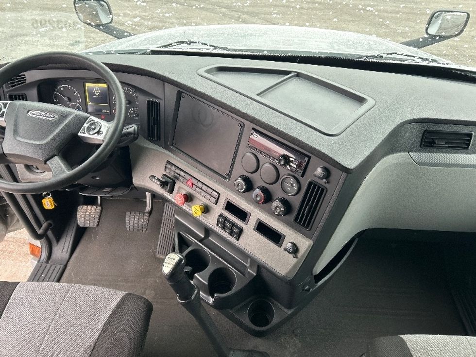 Sleeper Tractor-Heavy Duty Tractors-Freightliner-2020-T12664ST-East Chicago-IN-623,608\n\t\tmiles-$ 41,250 - Image 12