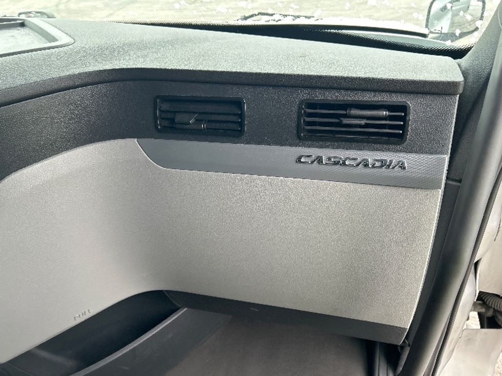 Sleeper Tractor-Heavy Duty Tractors-Freightliner-2020-T12664ST-East Chicago-IN-623,608\n\t\tmiles-$ 41,250 - Image 14