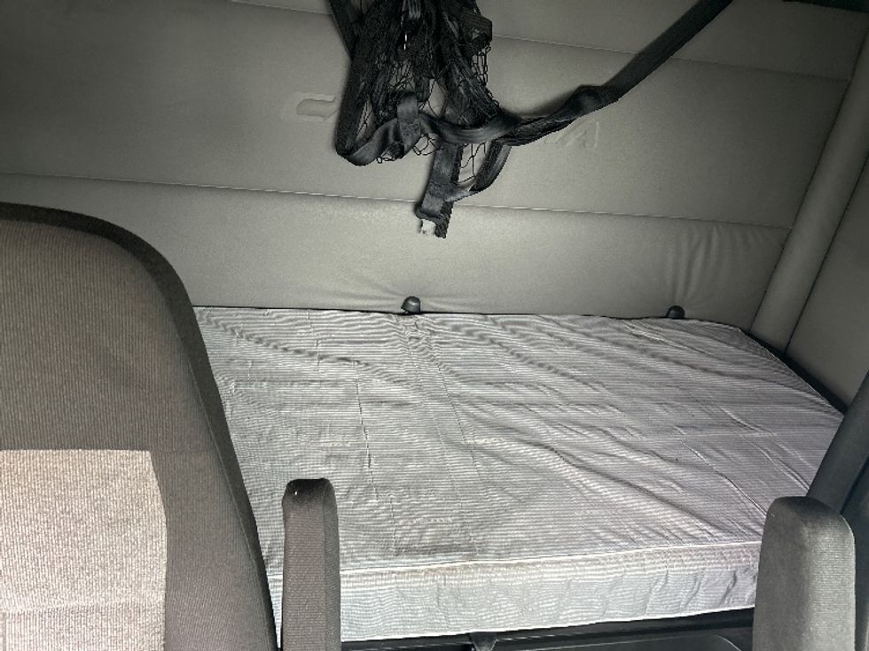 Sleeper Tractor-Heavy Duty Tractors-Freightliner-2020-T12664ST-East Chicago-IN-623,608\n\t\tmiles-$ 41,250 - Image 16