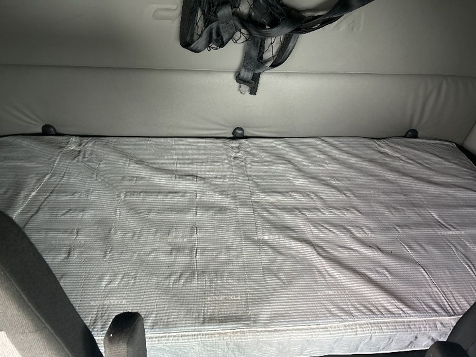 Sleeper Tractor-Heavy Duty Tractors-Freightliner-2020-T12664ST-East Chicago-IN-623,608\n\t\tmiles-$ 41,250 - Image 17