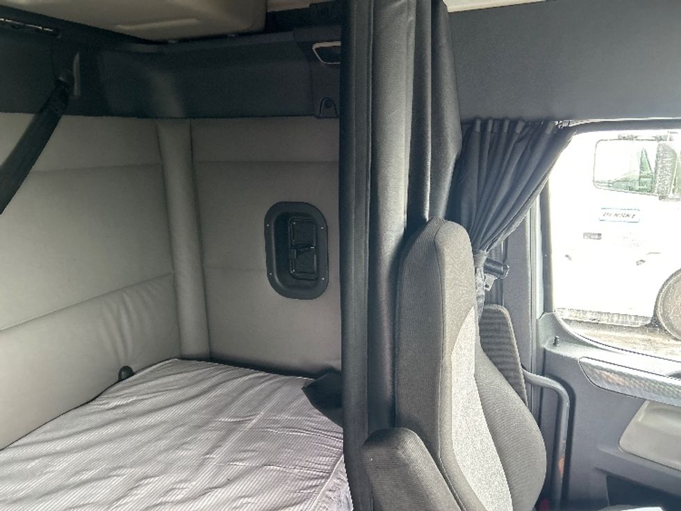 Sleeper Tractor-Heavy Duty Tractors-Freightliner-2020-T12664ST-East Chicago-IN-623,608\n\t\tmiles-$ 41,250 - Image 18