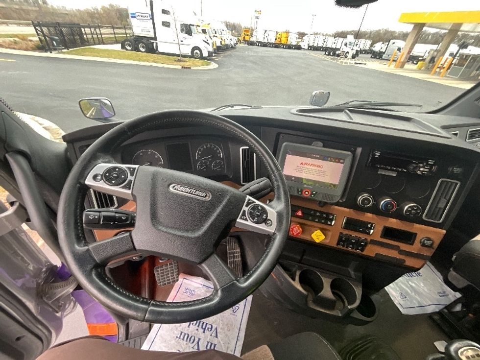 Sleeper Tractor-Heavy Duty Tractors-Freightliner-2020-T12664ST-East Chicago-IN-636,898\n\t\tmiles-$ 51,000 - Image 11