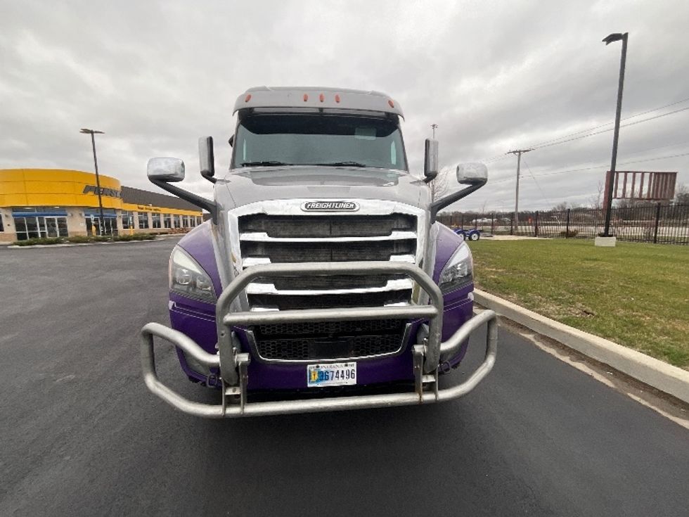 Sleeper Tractor-Heavy Duty Tractors-Freightliner-2020-T12664ST-East Chicago-IN-636,898\n\t\tmiles-$ 51,000 - Image 2