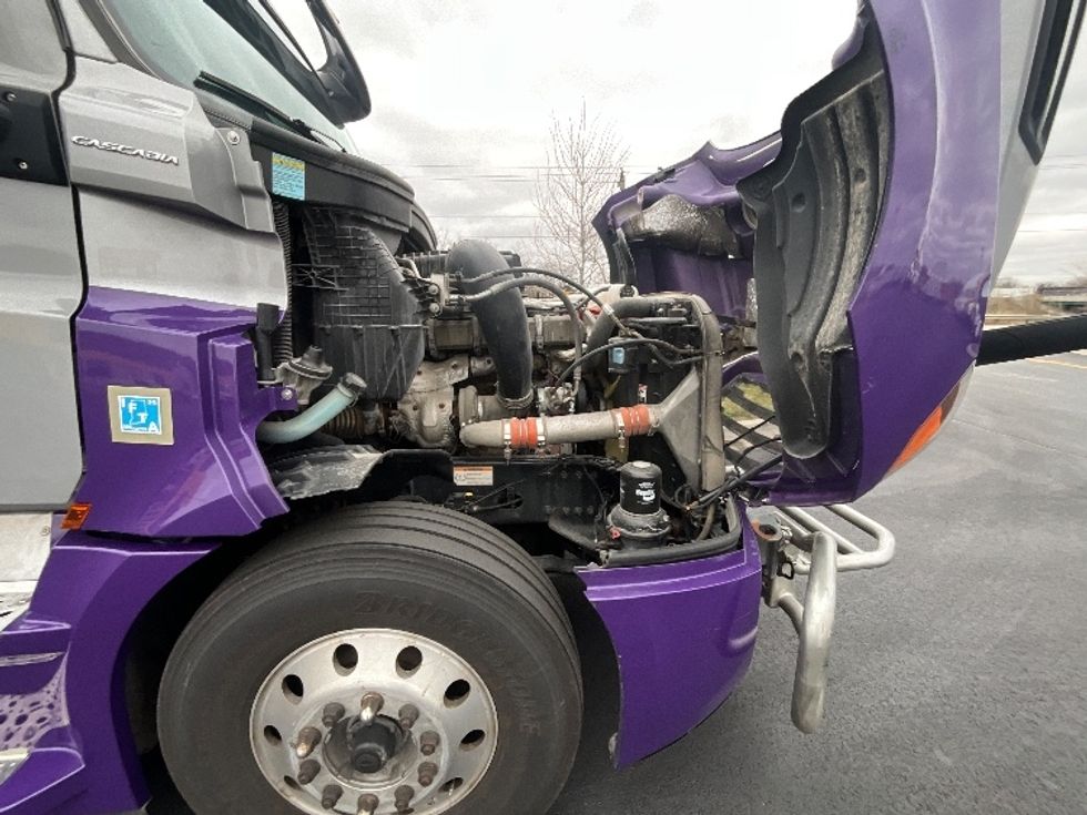 Sleeper Tractor-Heavy Duty Tractors-Freightliner-2020-T12664ST-East Chicago-IN-636,898\n\t\tmiles-$ 51,000 - Image 20