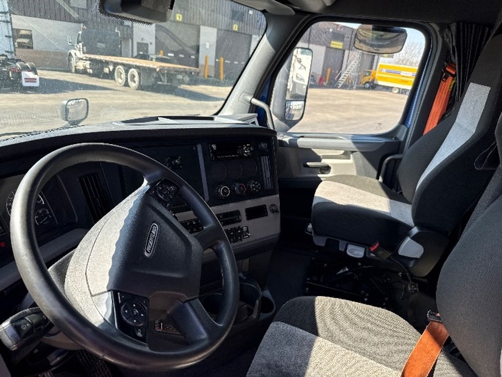 Sleeper Tractor-Heavy Duty Tractors-Freightliner-2020-T12664ST-East Chicago-IN-662,613\n\t\tmiles-$ 43,500 - Image 10
