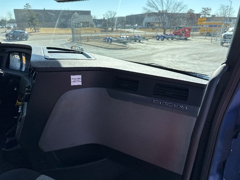 Sleeper Tractor-Heavy Duty Tractors-Freightliner-2020-T12664ST-East Chicago-IN-662,613\n\t\tmiles-$ 43,500 - Image 14