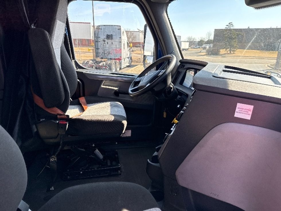 Sleeper Tractor-Heavy Duty Tractors-Freightliner-2020-T12664ST-East Chicago-IN-662,613\n\t\tmiles-$ 43,500 - Image 15