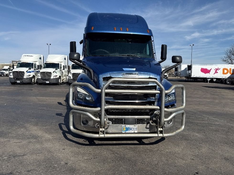 Sleeper Tractor-Heavy Duty Tractors-Freightliner-2020-T12664ST-East Chicago-IN-662,613\n\t\tmiles-$ 43,500 - Image 2