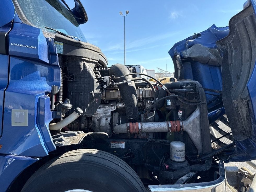 Sleeper Tractor-Heavy Duty Tractors-Freightliner-2020-T12664ST-East Chicago-IN-662,613\n\t\tmiles-$ 43,500 - Image 20