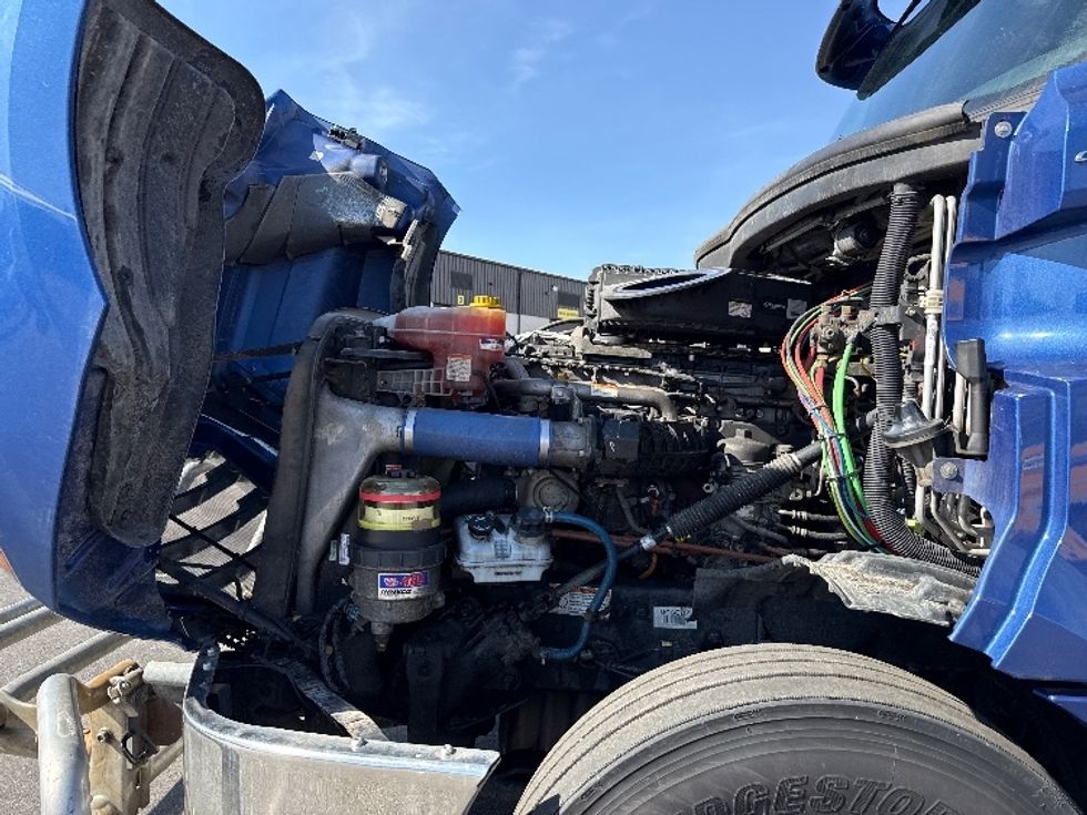 Sleeper Tractor-Heavy Duty Tractors-Freightliner-2020-T12664ST-East Chicago-IN-662,613\n\t\tmiles-$ 43,500 - Image 21