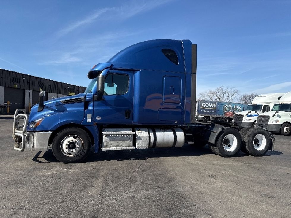 Sleeper Tractor-Heavy Duty Tractors-Freightliner-2020-T12664ST-East Chicago-IN-662,613\n\t\tmiles-$ 43,500 - Image 4