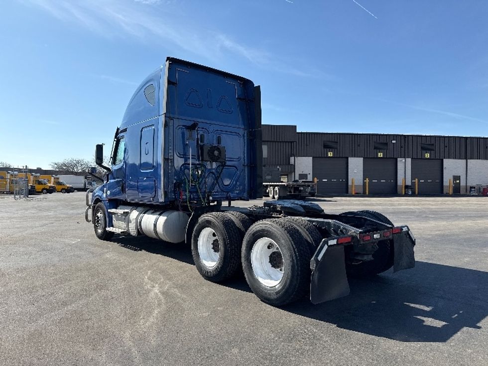 Sleeper Tractor-Heavy Duty Tractors-Freightliner-2020-T12664ST-East Chicago-IN-662,613\n\t\tmiles-$ 43,500 - Image 5