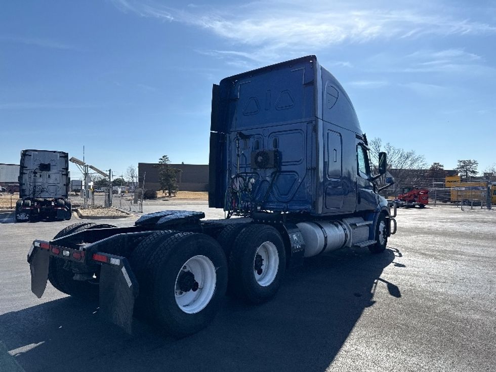 Sleeper Tractor-Heavy Duty Tractors-Freightliner-2020-T12664ST-East Chicago-IN-662,613\n\t\tmiles-$ 43,500 - Image 7
