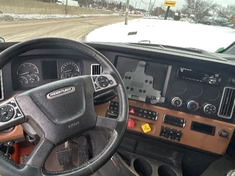 Sleeper Tractor-Heavy Duty Tractors-Freightliner-2020-T12664ST-East Chicago-IN-669,948\n\t\tmiles-$ 49,250 - Image 11