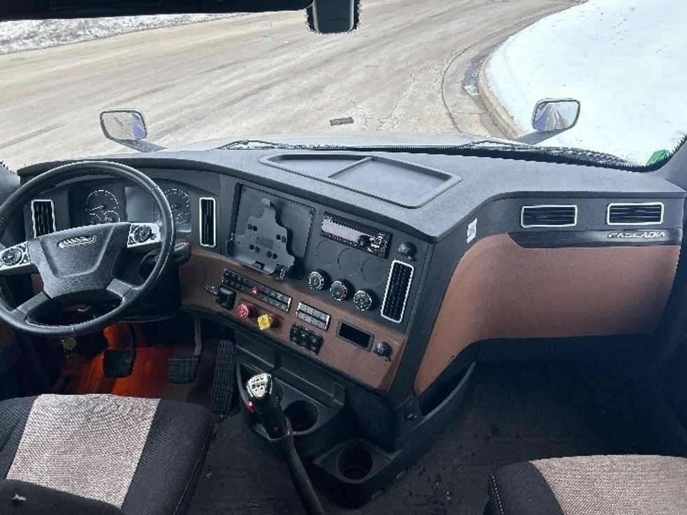 Sleeper Tractor-Heavy Duty Tractors-Freightliner-2020-T12664ST-East Chicago-IN-669,948\n\t\tmiles-$ 49,250 - Image 12