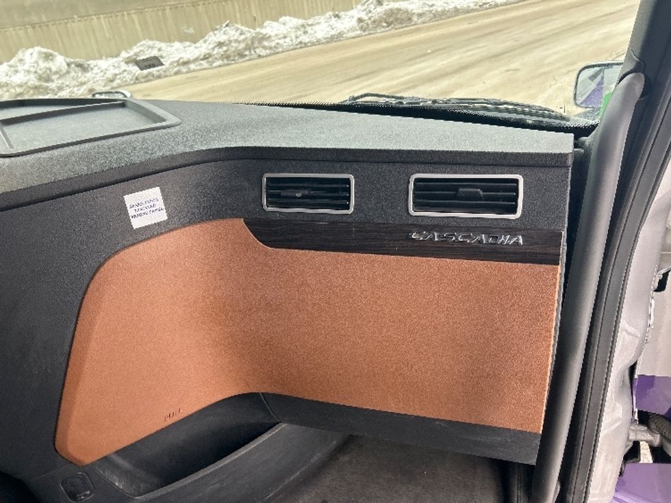 Sleeper Tractor-Heavy Duty Tractors-Freightliner-2020-T12664ST-East Chicago-IN-669,948\n\t\tmiles-$ 49,250 - Image 14